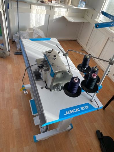 Jack E4 Overlock machine