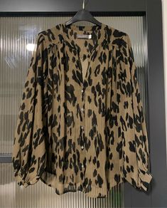 Mint Velvet blouse size M