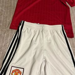 Manchester Utd jersey and shorts 22/23