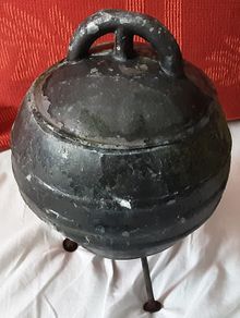 Nice unusual flower pot ( vintage) ( AD )