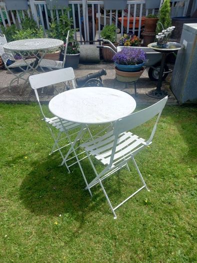 patio table and chairs