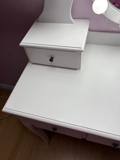 Vanity desk