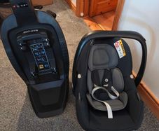 Maxi Cosi travel seat & iso fix base