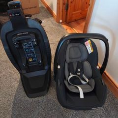 Maxi Cosi travel seat & iso fix base