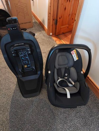 Maxi Cosi travel seat & iso fix base