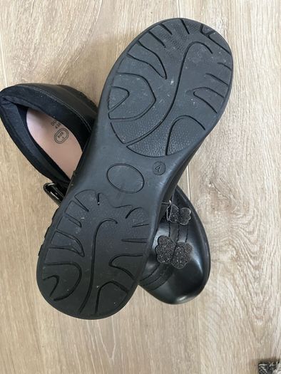 Dunnes school shoes uk4