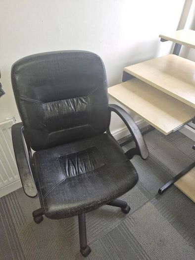 computer/study desk and chair