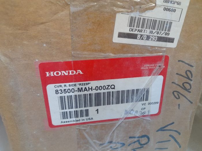 Honda VT1100 c2 side cover new right hand