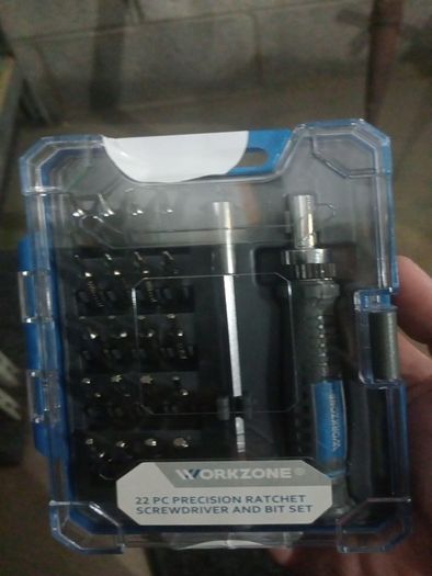 22 pc precision ratchet screwdriver and bit set