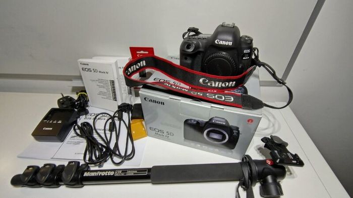 Canon EOS 5D Mark IV - Low Shutter Count:  8,170