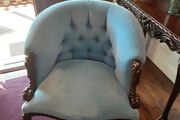 Pair of blue velvet buttoned armchairs with twisted wooden legs immaculate