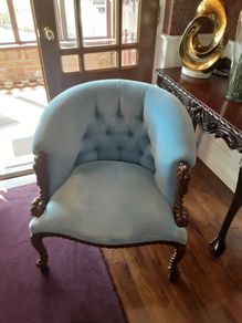 Pair of blue velvet buttoned armchairs with twisted wooden legs immaculate