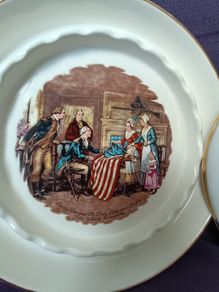 Porcelain collectible plate with historical plot Betsy Rose with gold inlaid lid