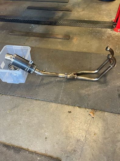 Suzuki GS500 Delkevic exhaust and silencer