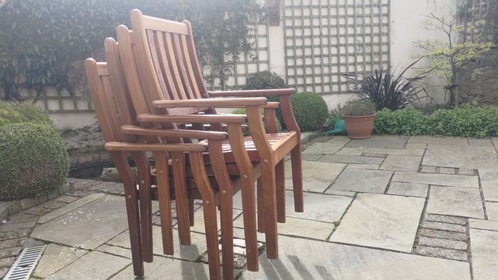 8 Solid Teak Garden Patio Chairs with Green Cushions 500euro