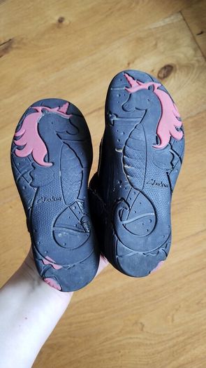 Clarks girls patent sandals size 8.5F