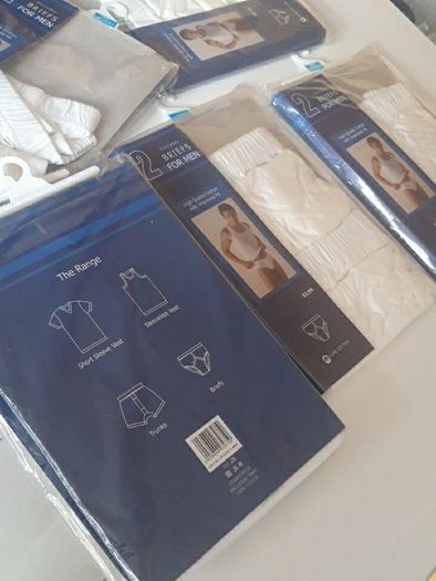 MEN BRIEFS. NEW PANTS. SIZES MEDIUMS are 6 packets and 1 large packet. 2 pants per packet. Total is 14 pant briefs. 2 euros each packet. All for 11 euros.