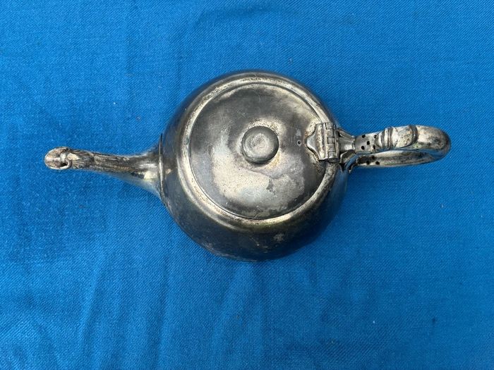 Walker and Hall Sheffield silver plated tea pot