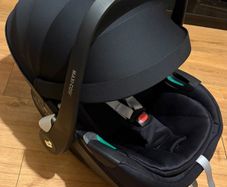 Maxi Cosi pebble 360 car seat and isofix base