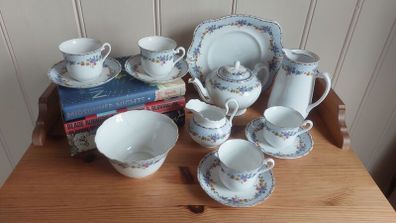 Fabulous Plant Tuscan Bone China 13 Piece Teaset for Four Including Teapot Circa 1936 to 1947