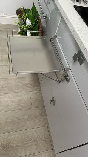 Folding shelf / countertop