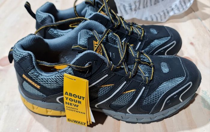 New DeWalt workshoes.