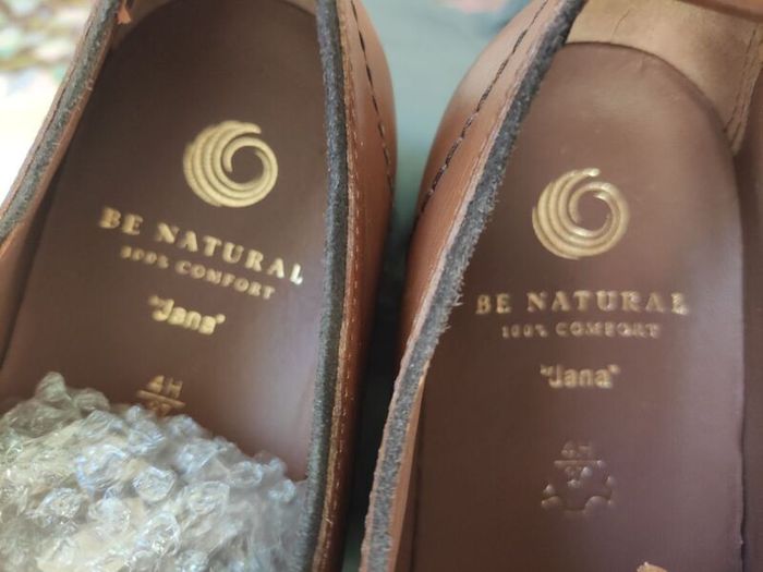BE NATURAL leather shoes size 3-4