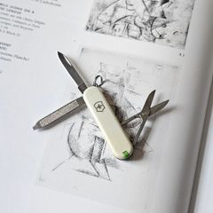 Vintage Victorinox Classic Sd 58mm Swiss Army Knife Keychain tool