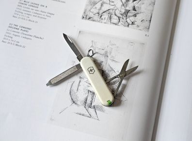 Vintage Victorinox Classic Sd 58mm Swiss Army Knife Keychain tool