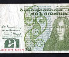 1979 Ireland IR1 Queen Medb (Maeve) Banknote Series B. Note issued 15/06/1979. Serial number AAB844395