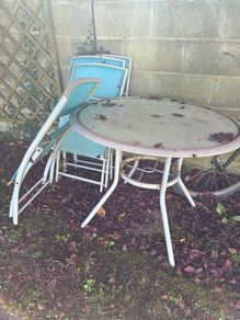 garden table and chairs