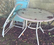 garden table and chairs