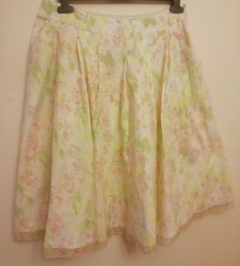 Eli Tahari Ladies Skirt. Size 8. Floral Excellent Condition. Vintage Style.Payment By REVOLUT or PAYPAL