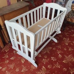 "Gliding" crib