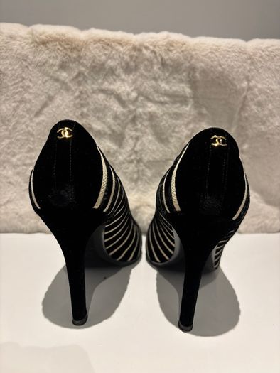 CHANEL Velvet Pumps (Size 37)