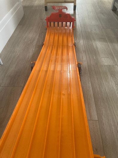 Hot Wheels super 6 lane raceway