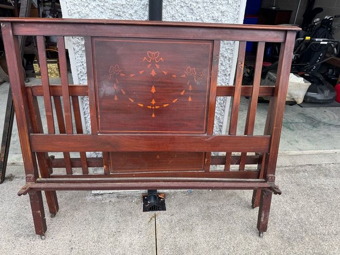 Antique 4"6 Bed