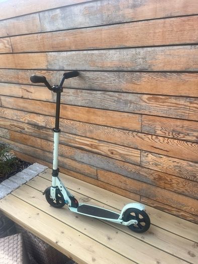 Micro Speed Deluxe scooter