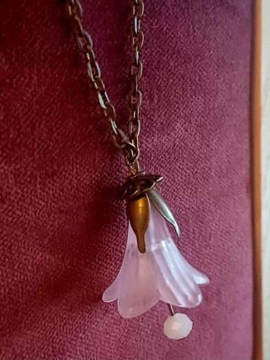 Pink flower pendant necklace