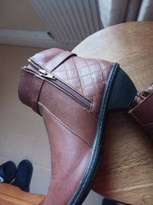 Ladies boots size 6 Tan