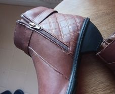 Ladies boots size 6 Tan