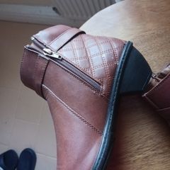 Ladies boots size 6 Tan