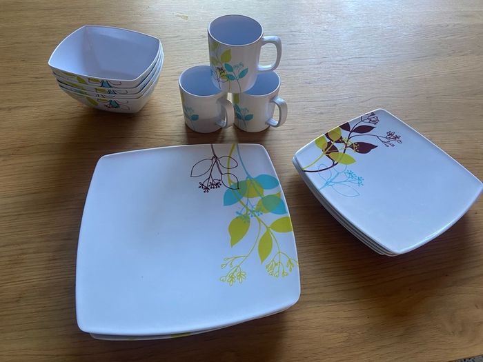 Royal Tree Tops 15 piece Dining
