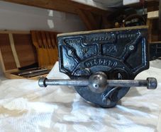 1930s record 52 1/2 wood vice