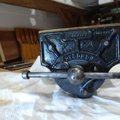 1930s record 52 1/2 wood vice