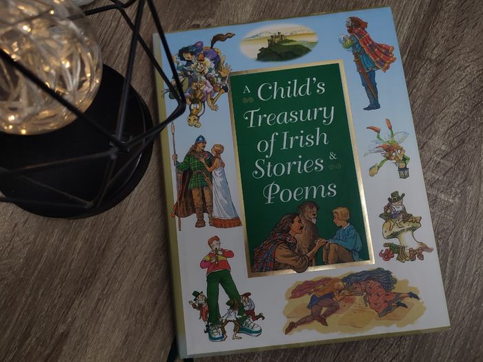 A Child's Treasury of Irish Stories and Poems ! Hardcover ! 2004 ! by Gill & Macmillan !