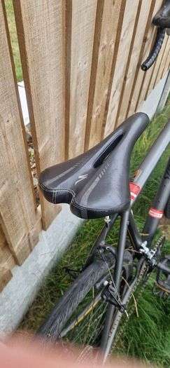 Specialized gravel bike ( delivery ) ( serviced )