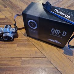 Olympus OM-D E-M10 Mark III - Silver/Black - With 14-42mm M.Zuiko Lens