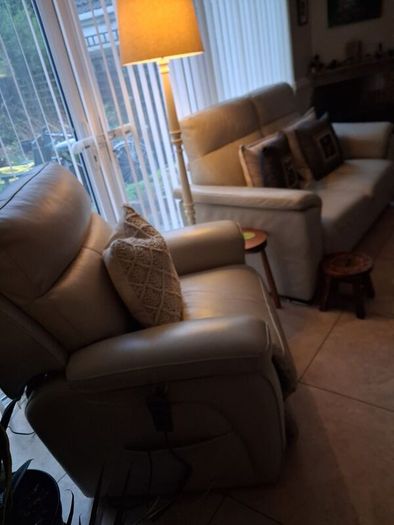 Stunning Harvey Norman Cream Italian Leather Two Seater Sofa & Recliner