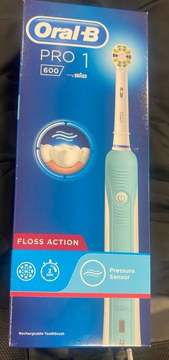 Oral b pro 1 Braun electric toothbrush with pressure sensor Brand New